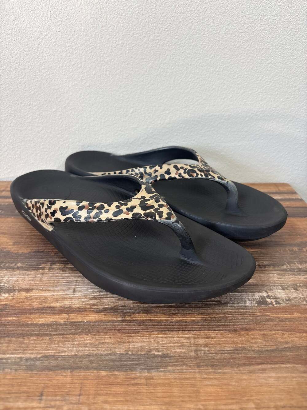 Oofos Oolala Limited Thong Sandal Black Leopard Print Women's Size 11